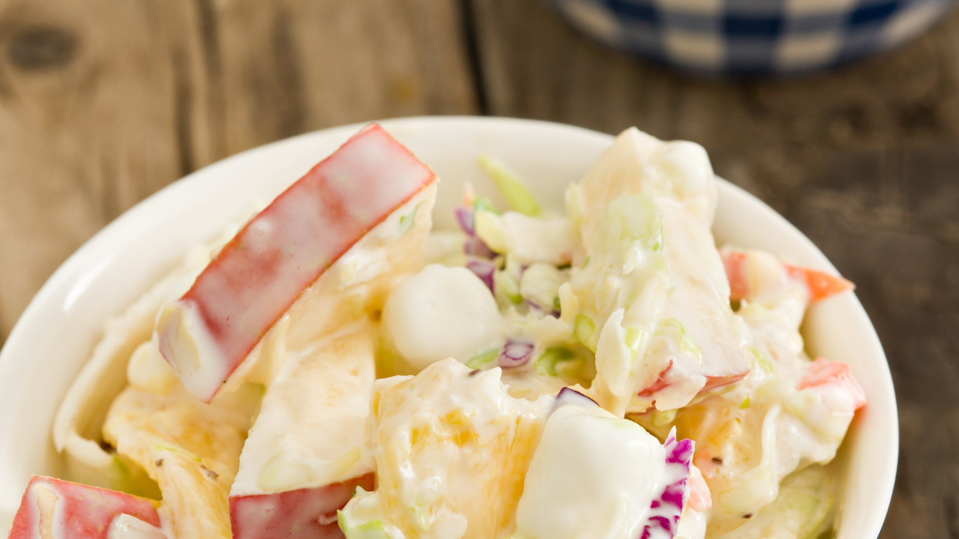 Coleslaw aux Pommes : La salade fraîche et croquante qui accompagne tous tes repas