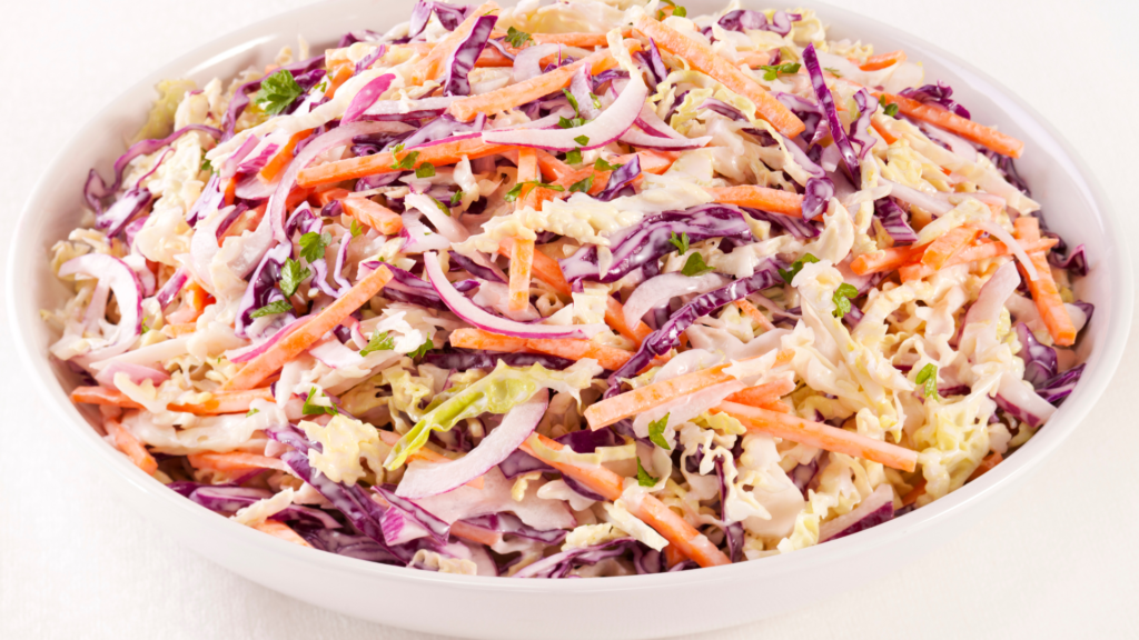 Coleslaw aux Pommes : La salade fraîche et croquante qui accompagne tous tes repas